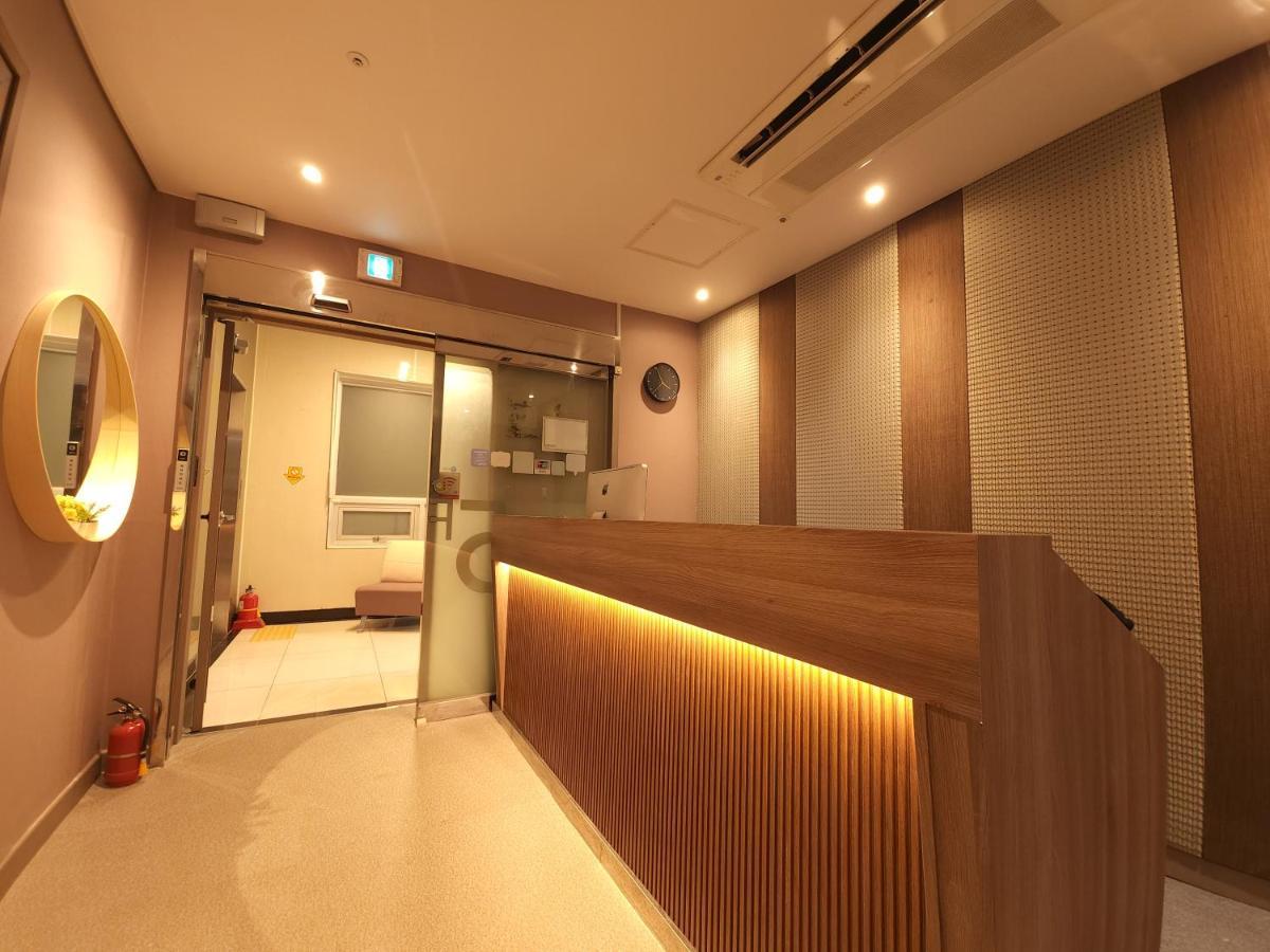 Oyo Hostel Myeongdong 2 โซล ภายนอก รูปภาพ