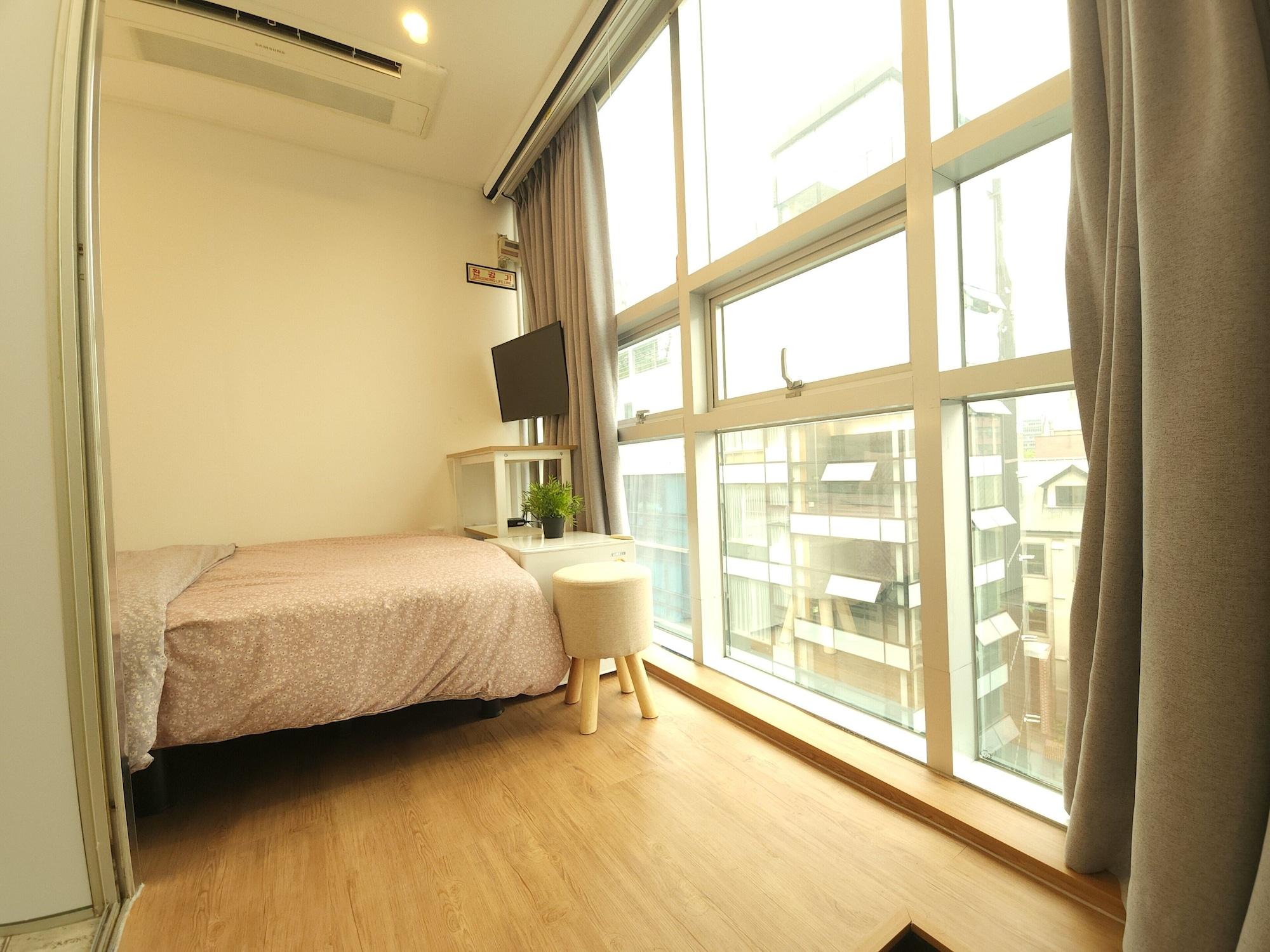 Oyo Hostel Myeongdong 2 โซล ภายนอก รูปภาพ