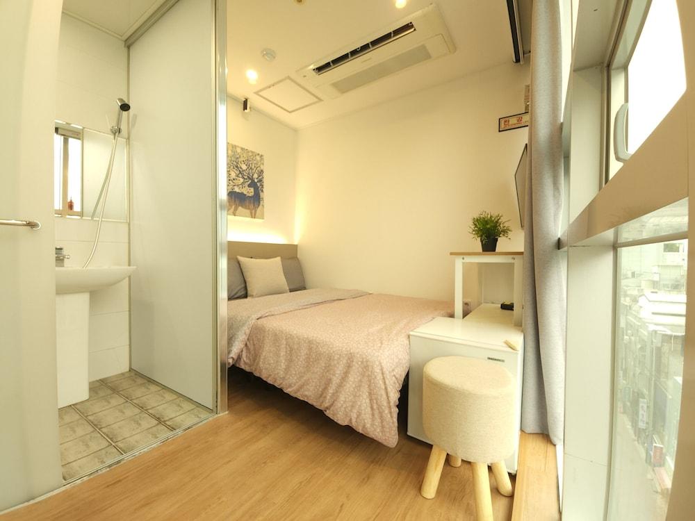 Oyo Hostel Myeongdong 2 โซล ภายนอก รูปภาพ