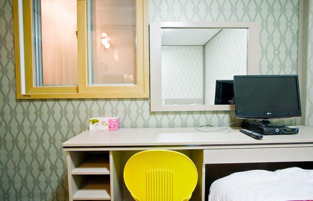 Oyo Hostel Myeongdong 2 โซล ภายนอก รูปภาพ